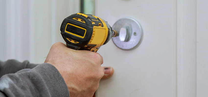 Street Locksmith For Smart Lock Repair in Miami Beach, FL